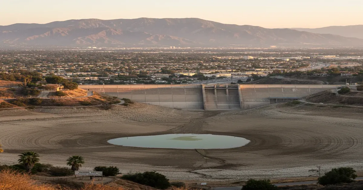 Los Angeles aqueduct carrying water through the California landscape to the city